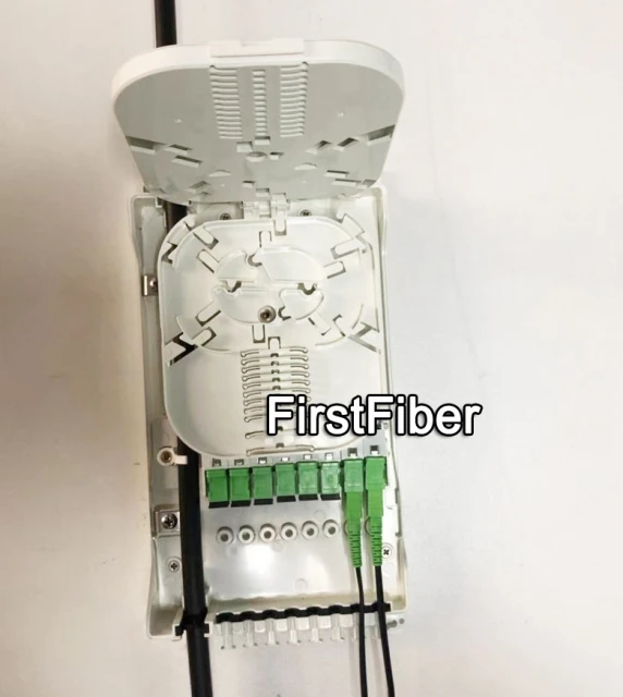Caixa de terminação de fibra FirstFiber FF-FTB8E de 8 núcleos