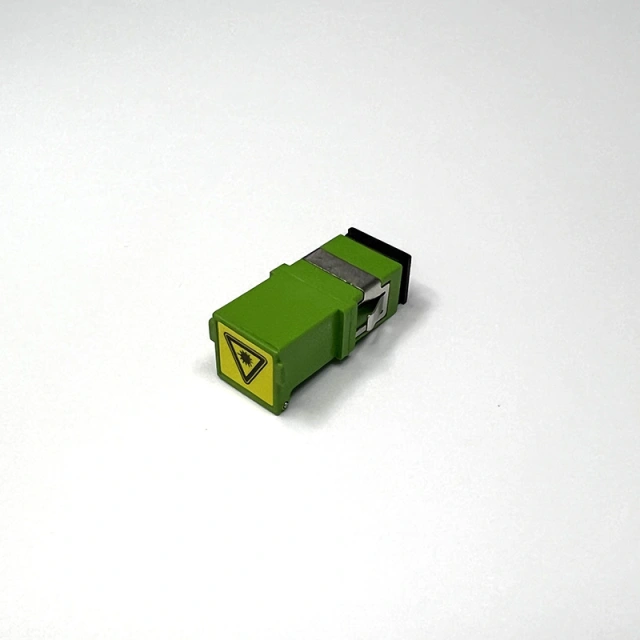 SC/APC adapter auto dust cap shutter