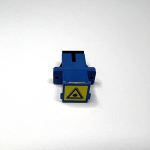 Adapter SC/UPC z automatyczną klapką przeciwpyłową, niebieski
