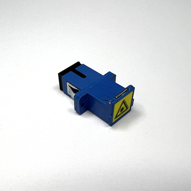SC/UPC adapter auto dust cap shutter