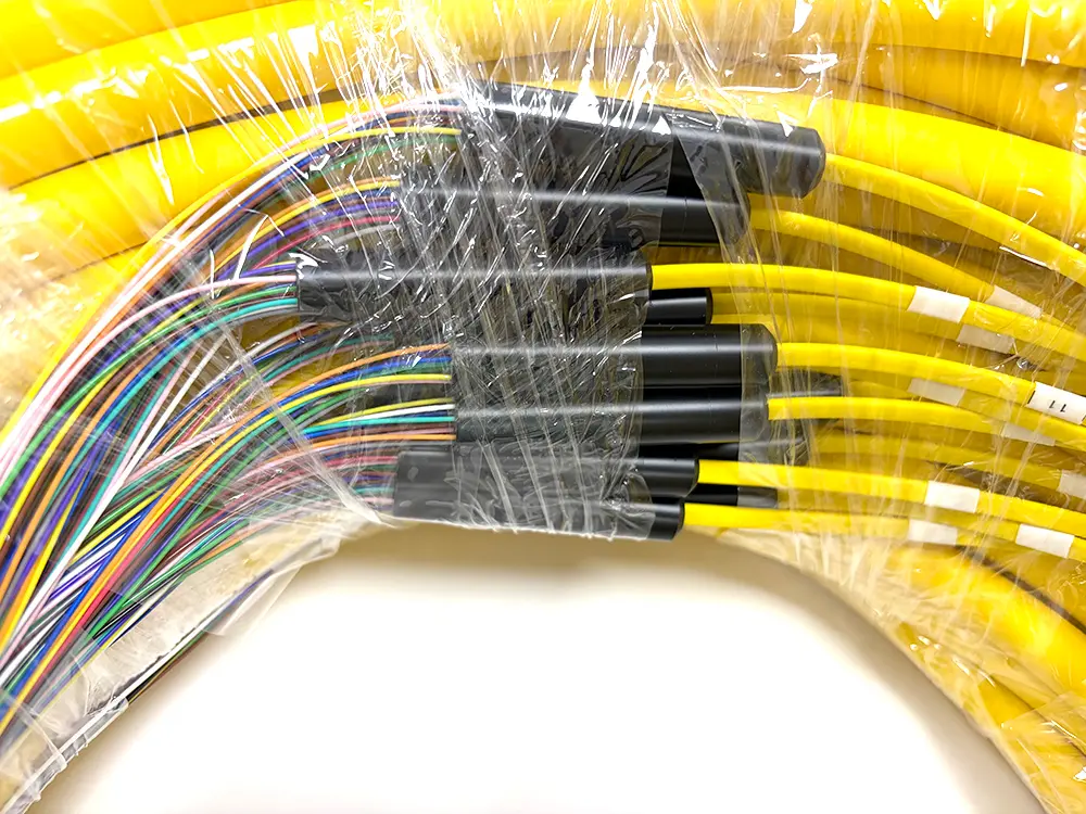Ruban de fibres optiques vers fibres simplex